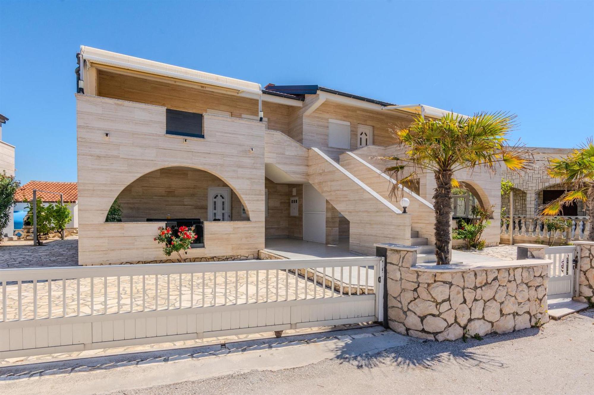 Apartments Lucica Vir Exterior foto
